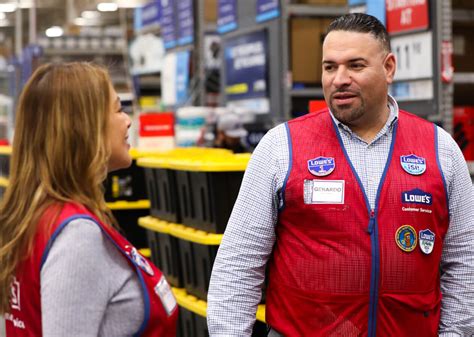 What Does a Lowe's Assistant Store Manager Do?