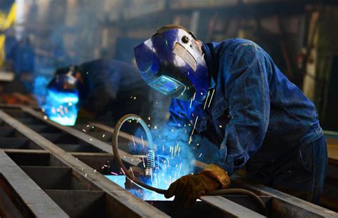 What Does a Manufacturing Engineer Do?