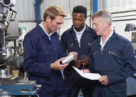 What Does a Manufacturing Technician Do?