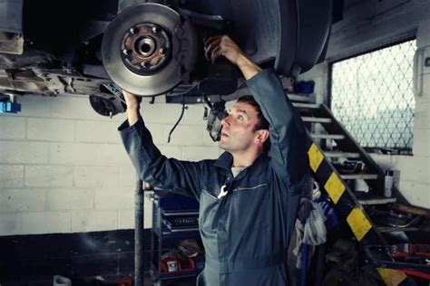 What Does a Master Mechanic Do?