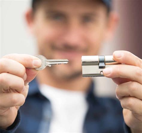 What Does a Mobile Locksmith Do?