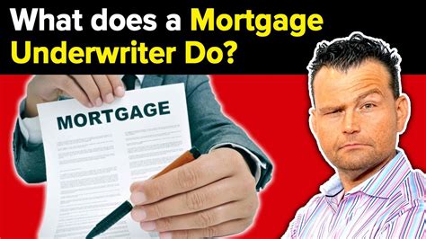 What Does a Mortgage Underwriter Do?