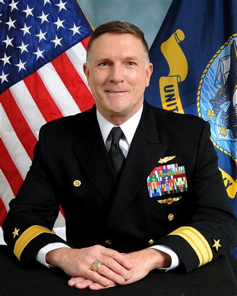 What Does a Navy Commander Do?