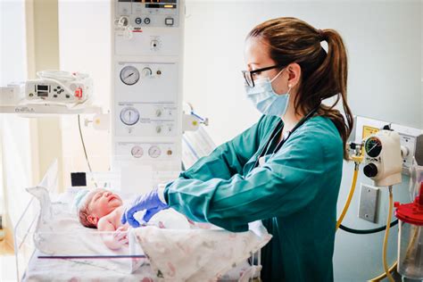 What Does a Neonatal Nurse in California Do?