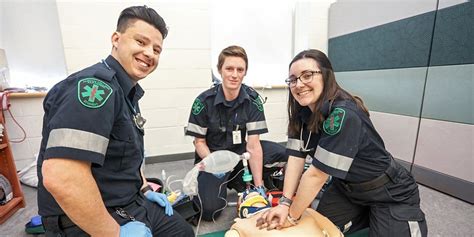 What Does a Paramedic Do?