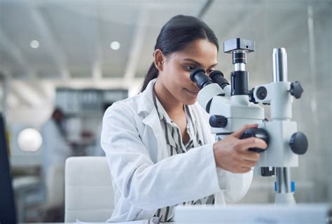 What Does a Pathologist Do?
