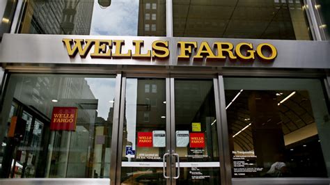 What Does a Personal Banker at Wells Fargo Do?