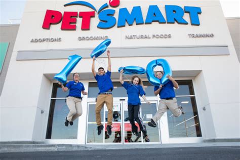 What Does a PetSmart Store Manager Do?