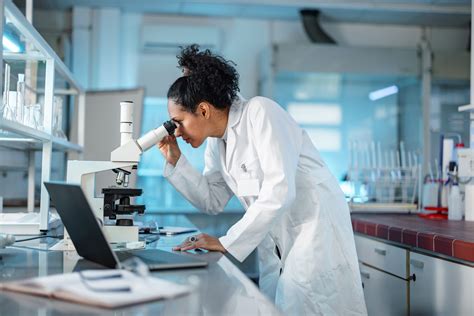What Does a Pharmaceutical Scientist Do?