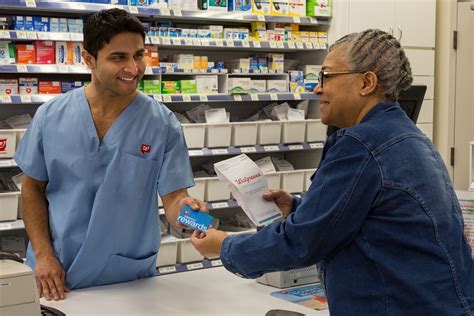 What Does a Pharmacist at Walgreens Do?