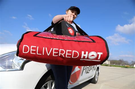 What Does a Pizza Hut Delivery Driver Do?