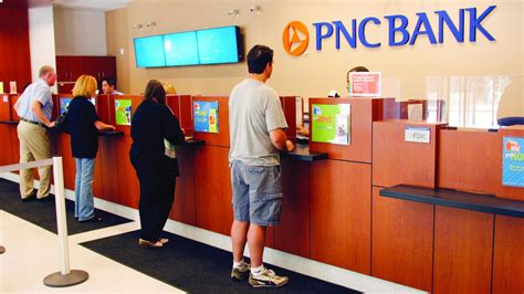 What Does a PNC Bank Teller Do?