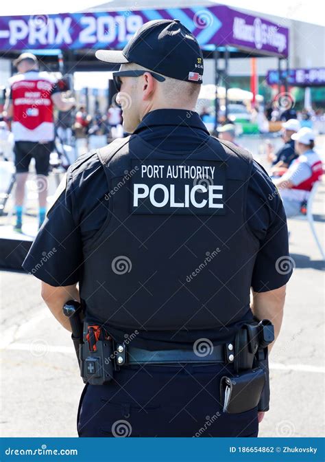 What Does a Port Authority Police Officer Do?