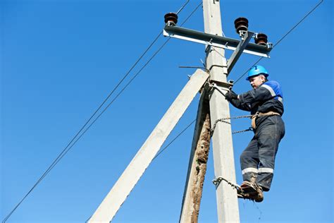 What Does a Power Lineman Do?