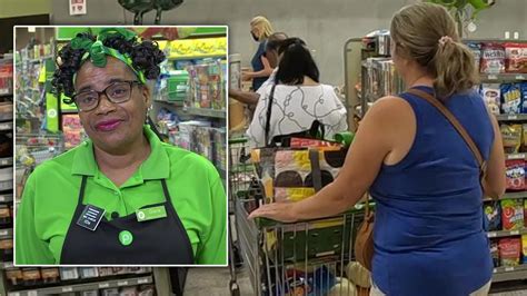What Does a Publix Cashier Do?