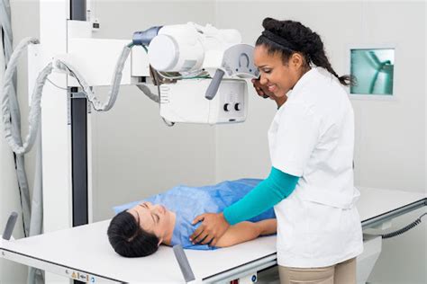 What Does a Radiologic Technologist Do?