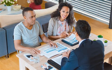 What Does a Relationship Banker at Chase Bank Do?