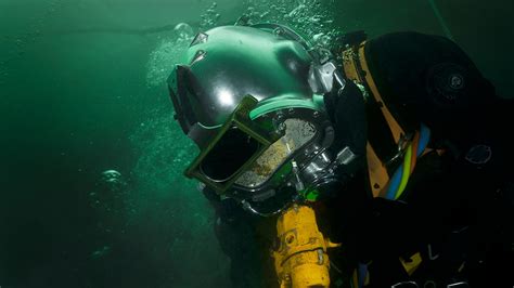 What Does a Saturation Diver Do?
