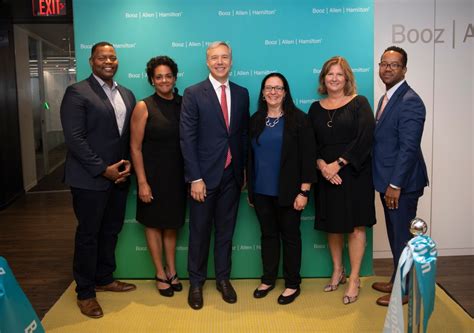 What Does a Senior Consultant at Booz Allen Do?