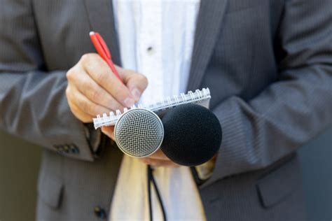 What Does a Senior News Anchor & Correspondent Do?
