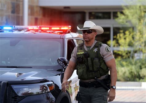 What Does a Sheriff's Deputy Do?