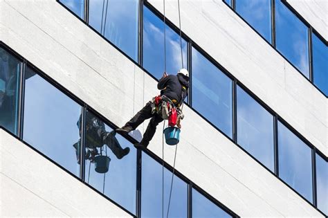 What Does a Skyscraper Window Cleaner Do?
