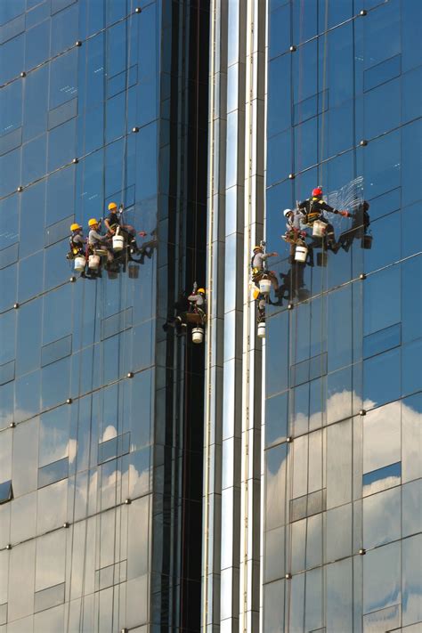 What Does a Skyscraper Window Washer Do?