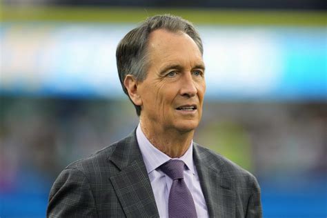 What Does a Sports Analyst Like Cris Collinsworth Do?