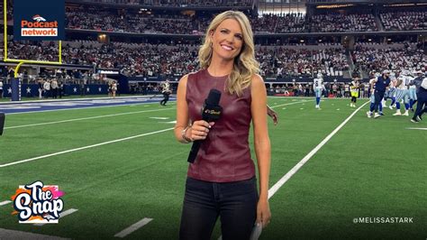 What Does a Sportscaster / Sideline Reporter Do?