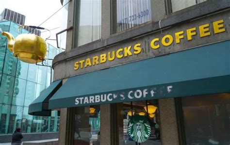 What Does a Starbucks Manager Do?