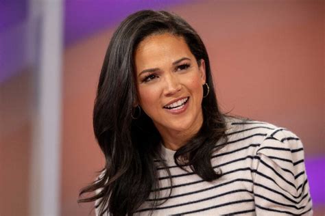 What Does a Television News Host or Anchor Do?