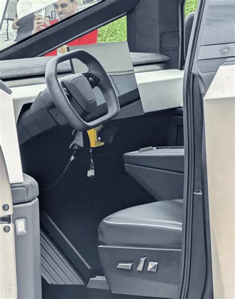 What Does a Tesla Technician Do?