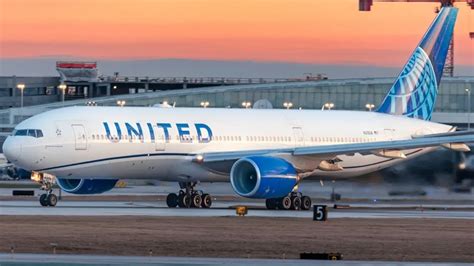 What Does a Top Executive Like the United Airlines CEO Do?