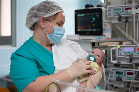 What Does a Travel NICU Nurse Do?