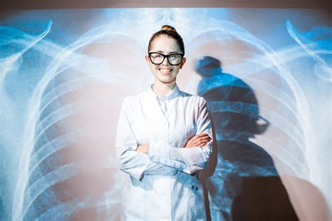 What Does a Travel X-Ray Tech Do?