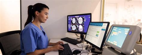 What Does a Traveling Radiology Tech Do?