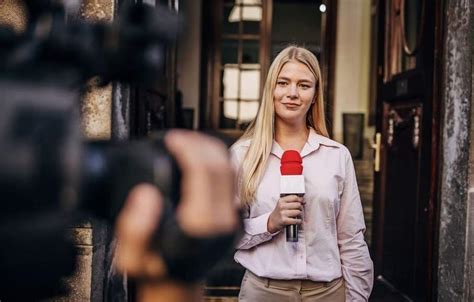 What Does a TV Host and Broadcast Journalist Do?