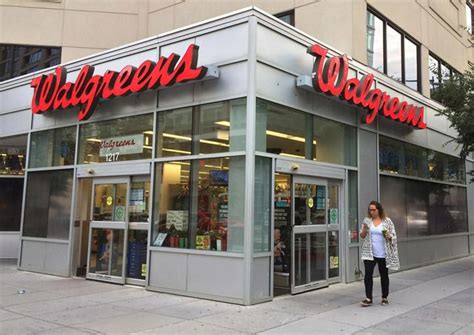 What Does a Walgreens Store Manager Do?