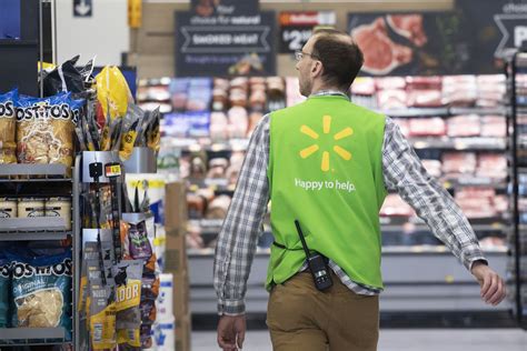 What Does a Walmart Assistant Manager Do?