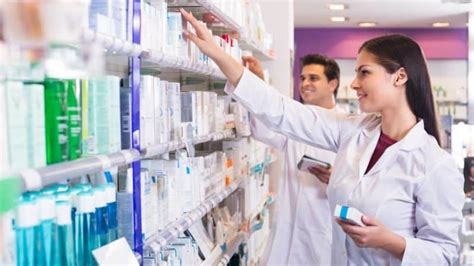 What Does a Walmart Pharmacy Technician Do?