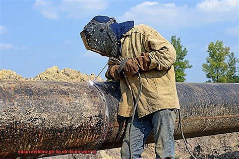 What Does a Welder on an Oil Rig Do?