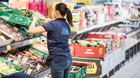 What Does an Aldi Cashier Do?
