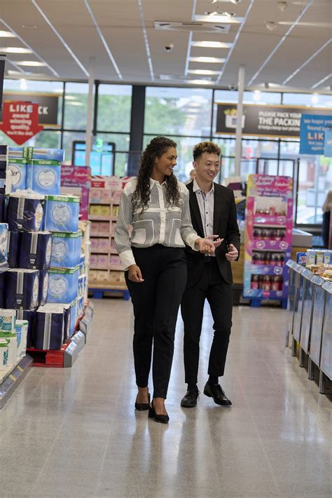 What Does an Aldi District Manager Do?