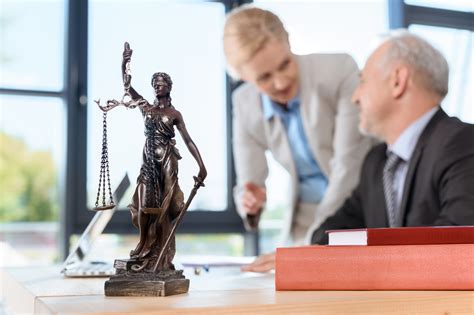 What Does an Associate Lawyer Do?