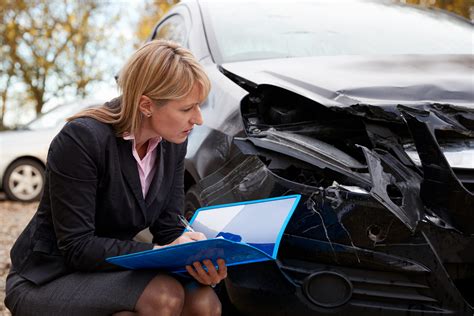 What Does an Auto Adjuster Do?