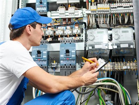 What Does an Electrician Journeyman Do?