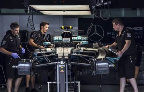 What Does an F1 Mechanic Do?