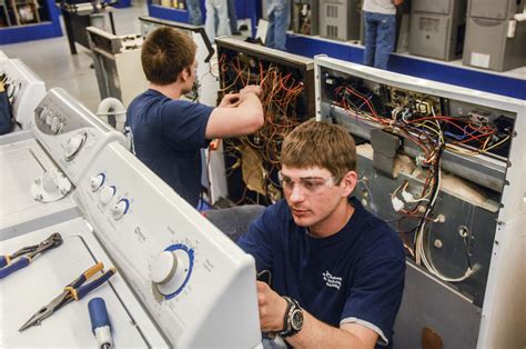 What Does an HVAC Technician in Florida Do?