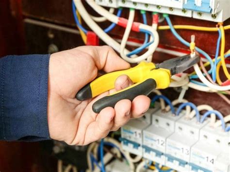 What Does an Inside Wireman Do?