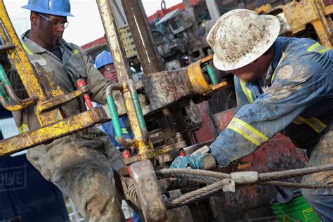 What Does an Oil Field Worker Do?